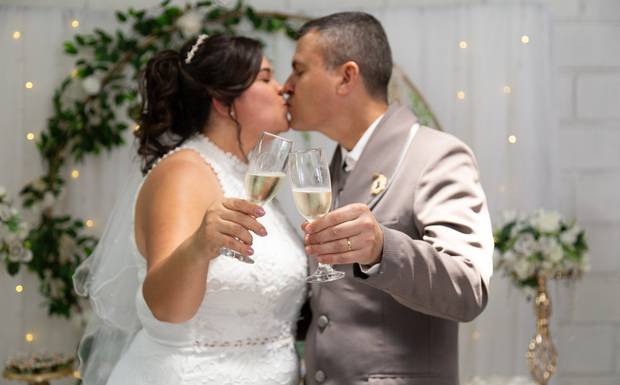 Emoção em dobro em Roseira/SP eternizada pela Studio i, para os noivos Elaine e Airton