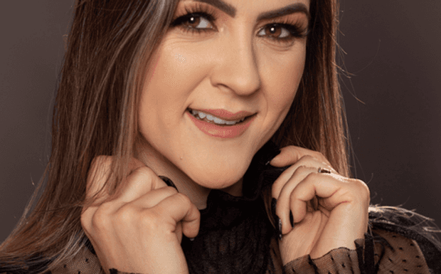 Ensaio Fotográfico Feminino em Estúdio: Revelando a Beleza e a Personalidade