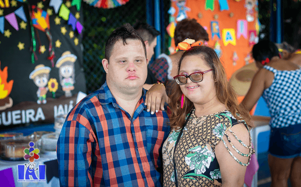 Arraial do Instituto IAI celebra Festa Junina, promovendo inclusão para muitas famílias.
