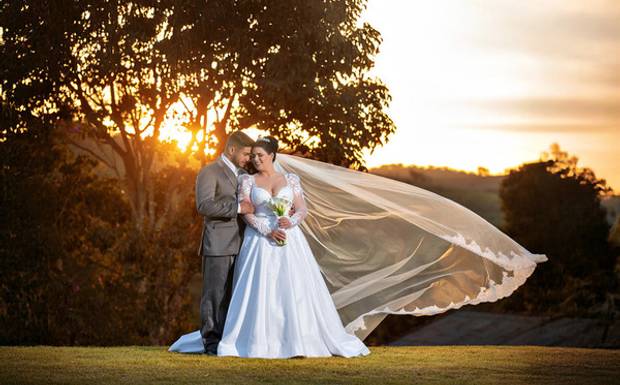 Como Escolher o Fotógrafo do Seu Casamento: O Guia Profundo e Atualizado para Noivos Exigentes