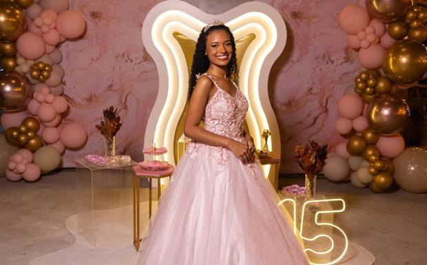 Festa debutante: detalhes, emoção e memórias que passam rápido demais | Caraguatatuba e São Sebastião
