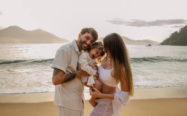Ideias de poses para ensaio gestante: inspirações para fotos lindas e naturais | Caraguatatuba e São Sebastião