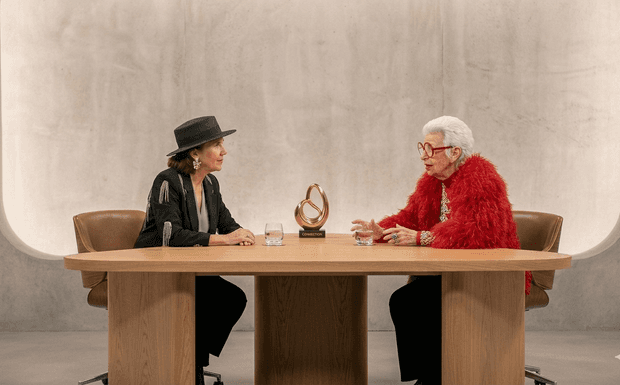Um encontro extraordinário de almas ! 
Iris Apfel entrevista Adriana Oliveira