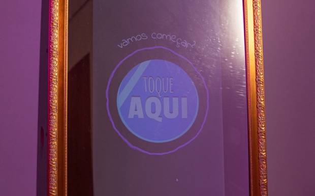 O ESPELHO MÁGICO DE FOTOS É A PARTE MAIS DIVERTIDA DA FESTA. SEUS CONVIDADOS VÃO AMAR!