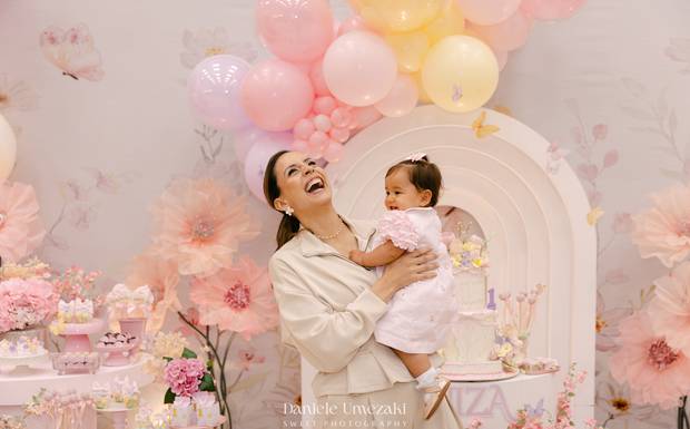 Fotografia de Aniversário Infantil no Buffet Santa Arruaça em Mogi das Cruzes | 1 Ano da Luiza