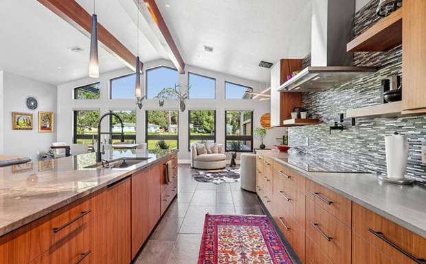 What Media Package Does a Premium Orlando Listing Really Need? A Photographer’s No-Waste Guide