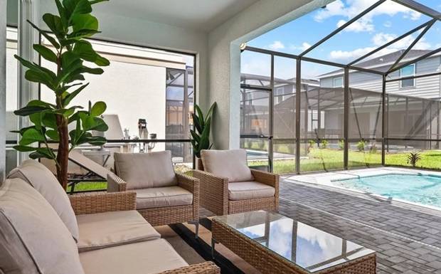 Cinematic Real Estate Video in Orlando: When a Listing Benefits From Motion