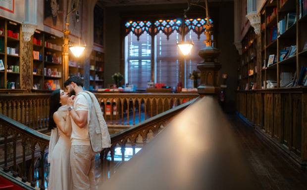 A Romantic Couple Photoshoot at Livraria Lello – Porto, Portugal