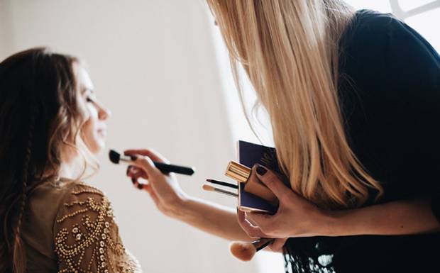 Guia de Preparação para Ensaio Fotográfico: Dicas de Look e Maquiagem para Retratos Profissionais