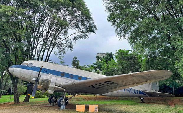 Avião bimotor a combustão DC-3