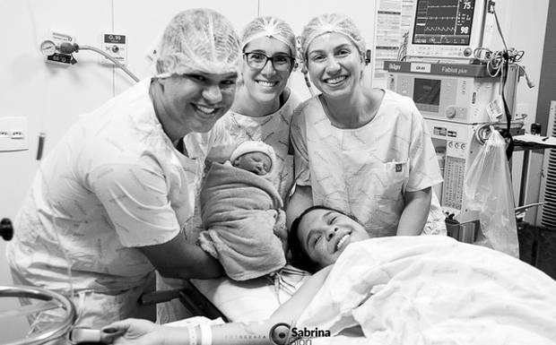 Alguns encontros não esperam o relógio…