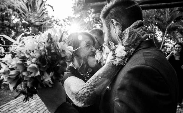 Fotógrafo ou alguém com um celular na mão?