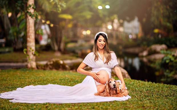 Ensaio fotográfico de gestante com pet