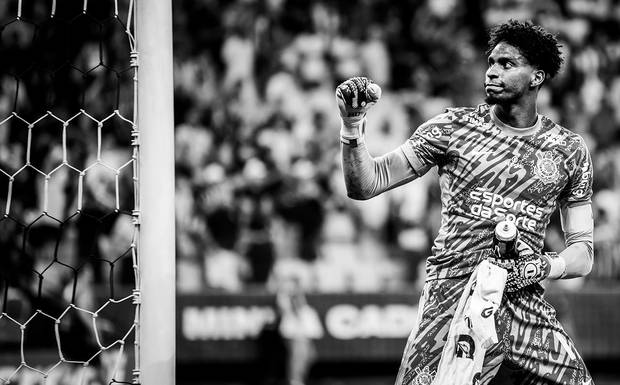 Corinthians vence Santos e avança à final do Paulistão