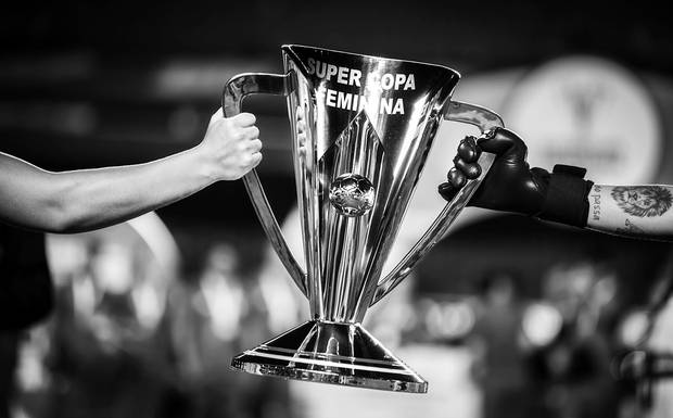 Histórico! São Paulo supera rival e ergue a Supercopa Feminina