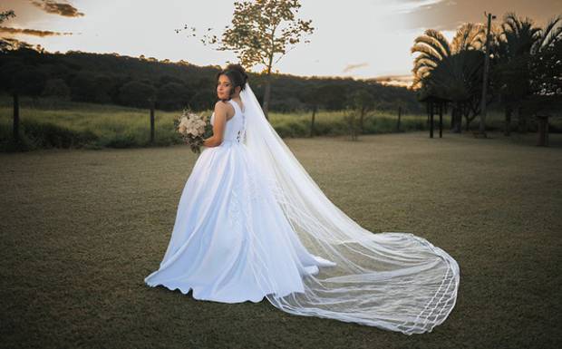 Como escolher o vestido de noiva ideal: dicas para viver esse momento com leveza e confiança