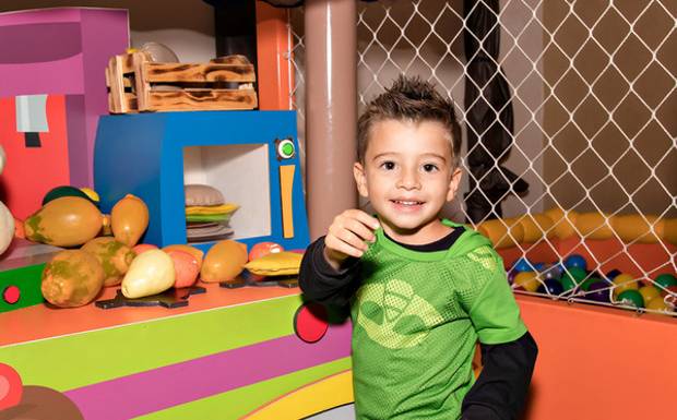 Como interagir com as crianças e ganhar sua confiança nos eventos