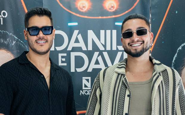 Danilo e Davi se apresentam no Villa Country