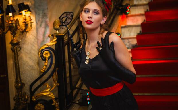 Como é feita a cobertura de desfiles de moda: bastidores, preparo e entrega final