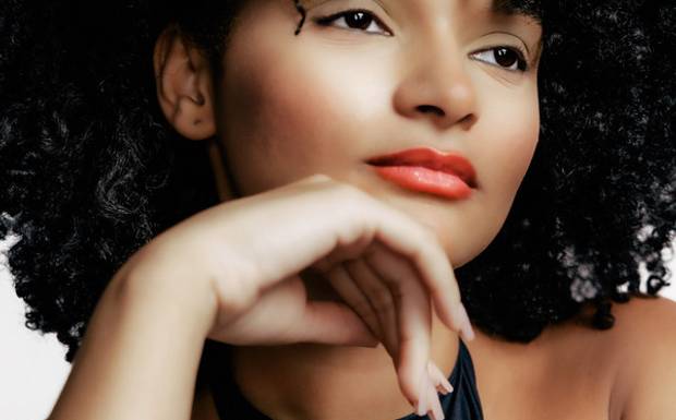 A Beleza do Essencial: Como o Simples Encanta nas Fotos de Moda