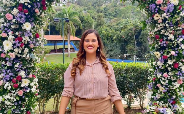 Quem é Cássia Oliveira?