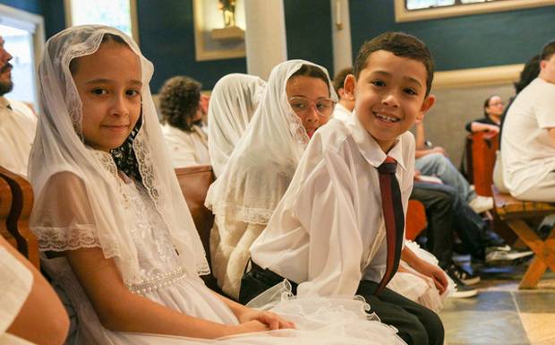 ✨ Luz Divina e a Arte de Documentar a Fé: Lições de um Ensaio em Cerimônia Religiosa