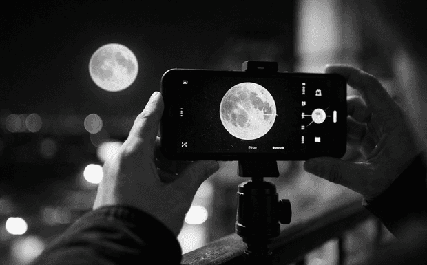 Cómo Hacer Fotos de la Luna con el Móvil: Ajustes Exactos para Evitar que Salga Blanca o Borrosa (Guía Rápida)