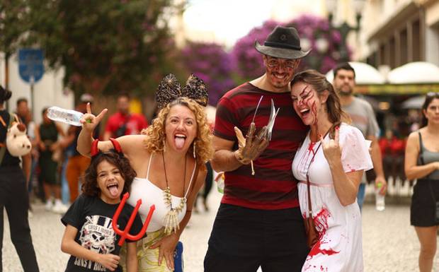 Carnaval e Zombie Walk em Curitiba