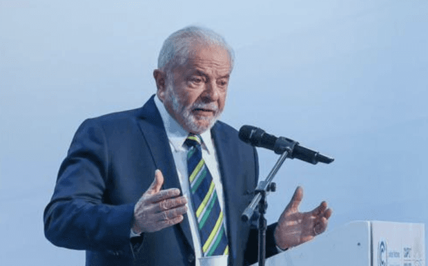 Lula sente indisposição, se ausenta de agendas e passa por exames