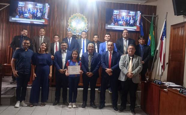 Aluna é homenageada com Moção de Aplauso na Câmara de Humaitá