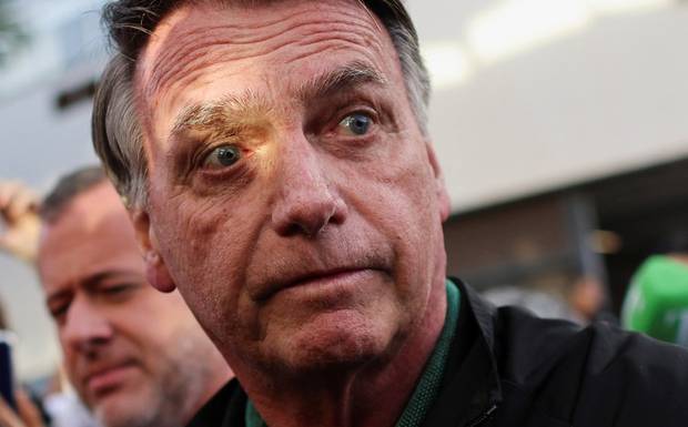 Bolsonaro passa por nova consulta de urgência e cancela agendas em todo o mês de julho