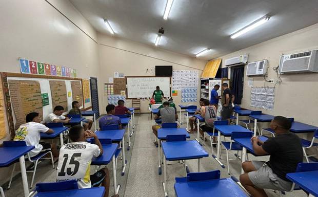 Prefeitura de Canutama entrega materiais esportivos à Seleção que disputará a Copa da Floresta