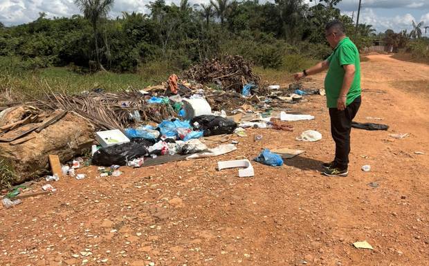 Vereador Sargento de Macedo questiona o lixo jogado na vicinal   do Crato