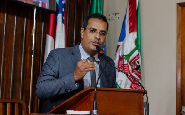 Vereador Doutor Amadeu Neto se pronuncia sobre possível cassação de mandato durante Sessão Solene em Humaitá (AM)