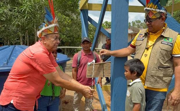Dep. Silas inaugura poço artesiano e leva água potável para comunidades de Tabatinga