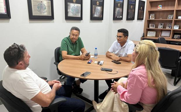 Silas Câmara se reúne com a vereadora Cátianne Alves, de Canutama