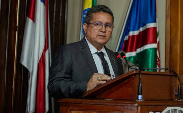 Vereador de Macedo Volta a Cobrar o Pagamento do IDEB e Expõe Contradições na Gestão de Humaitá