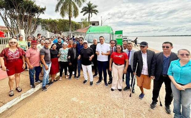 Deputado Federal Silas Câmara participa da entrega de Unidade Odontológica Móvel em Careiro da Várzea