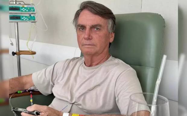 Bolsonaro pede autorização a Moraes para fazer nova cirurgia