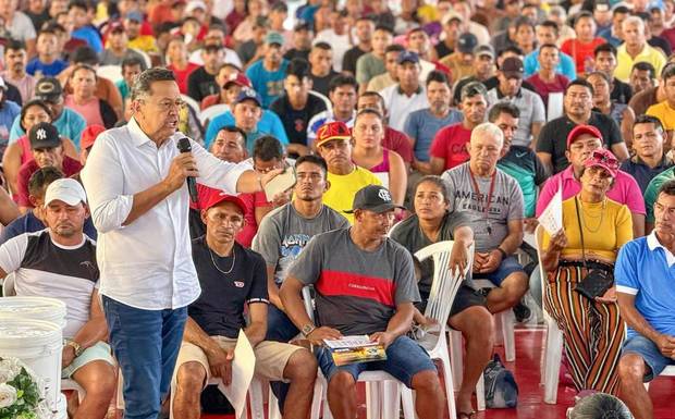 Deputado Silas Câmara reforça compromisso com pescadores em reunião estratégica em Parintins