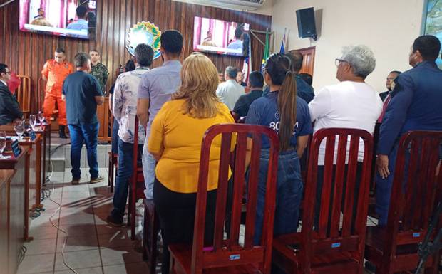 CÂMARA DE HUMAITÁ CONVOCA SESSÃO EXTRAORDINÁRIA PARA DISCUTIR ABONO DE R$ 3,1 MILHÕES AOS PROFISSIONAIS DA EDUCAÇÃO