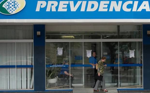 Adeus à idade mínima: nova lei aprovada muda regras do INSS e beneficia trabalhadores com carteira assinada