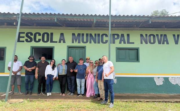 Prefeito de Canutama visita comunidade Morrinhos e avança em projeto de escola