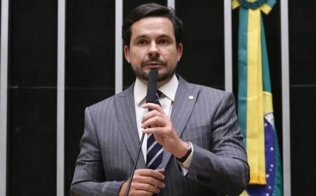 Capitão Alberto Neto lidera corrida ao Senado no Amazonas, aponta pesquisa