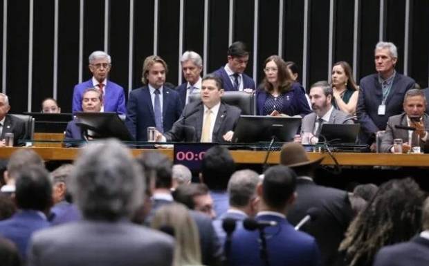 Congresso derruba veto de Lula e abre caminho para reduzir pena de Bolsonaro