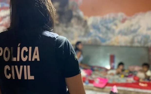 Crianças são resgatadas de quarto insalubre no Centro e festa irregular é encerrada na zona Leste