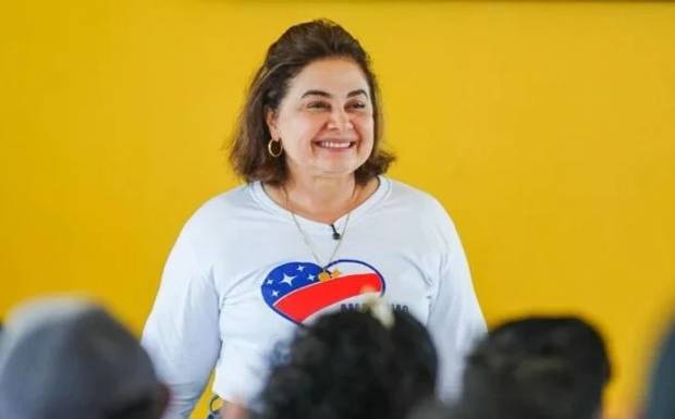 Professora Maria do Carmo lidera corrida ao Governo do Amazonas em todos os cenários, aponta AtlasIntel
