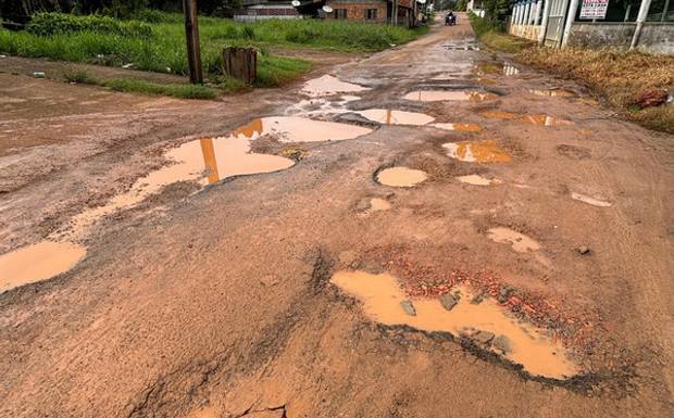 Vereador Sargento de Macedo cobra recuperação da Avenida Gusmão no bairro Santo Antônio