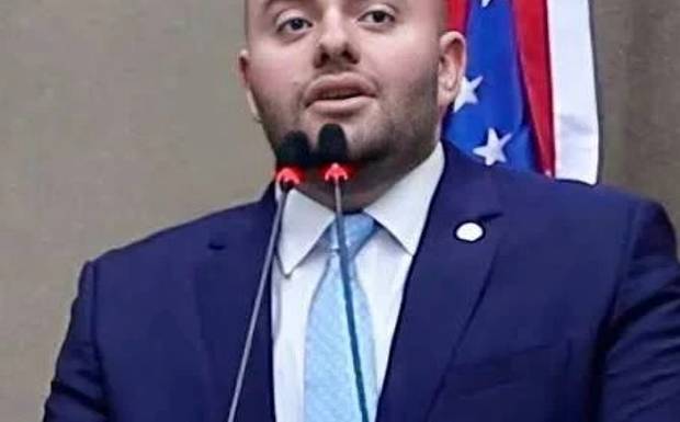 Deputado Fausto Jr. divulga ameaças de morte recebidas por telefone e registra ocorrência