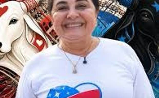 Pré-candidata ao Governo do Amazonas, professora Maria do Carmo participa do Festival de Parintins e destaca a grandiosidade 